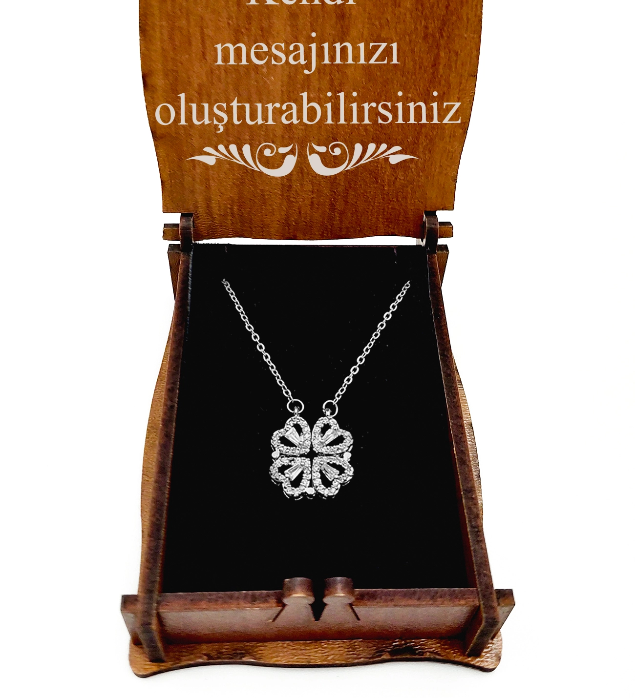Kişiye Özel Ahşap Kutusunda Gümüş Renkli Mıknatıslı Kalpli 4 Yapraklı Yonca Çelik Kolye