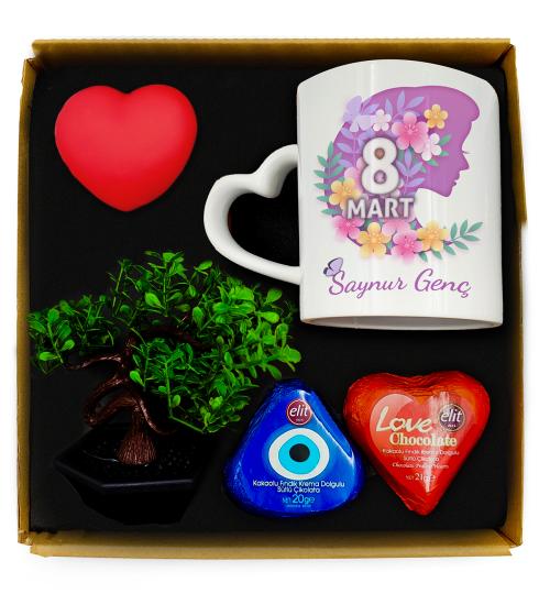  8 Mart Dünya Kadınlar Günü Kişiye Özel Tasarım Kalp Kupa&Kalp Çikolata&Nazar Çikolata&Yapay Bonsai Bonsai Ağacı&Ledli Kalp Hediye Seti